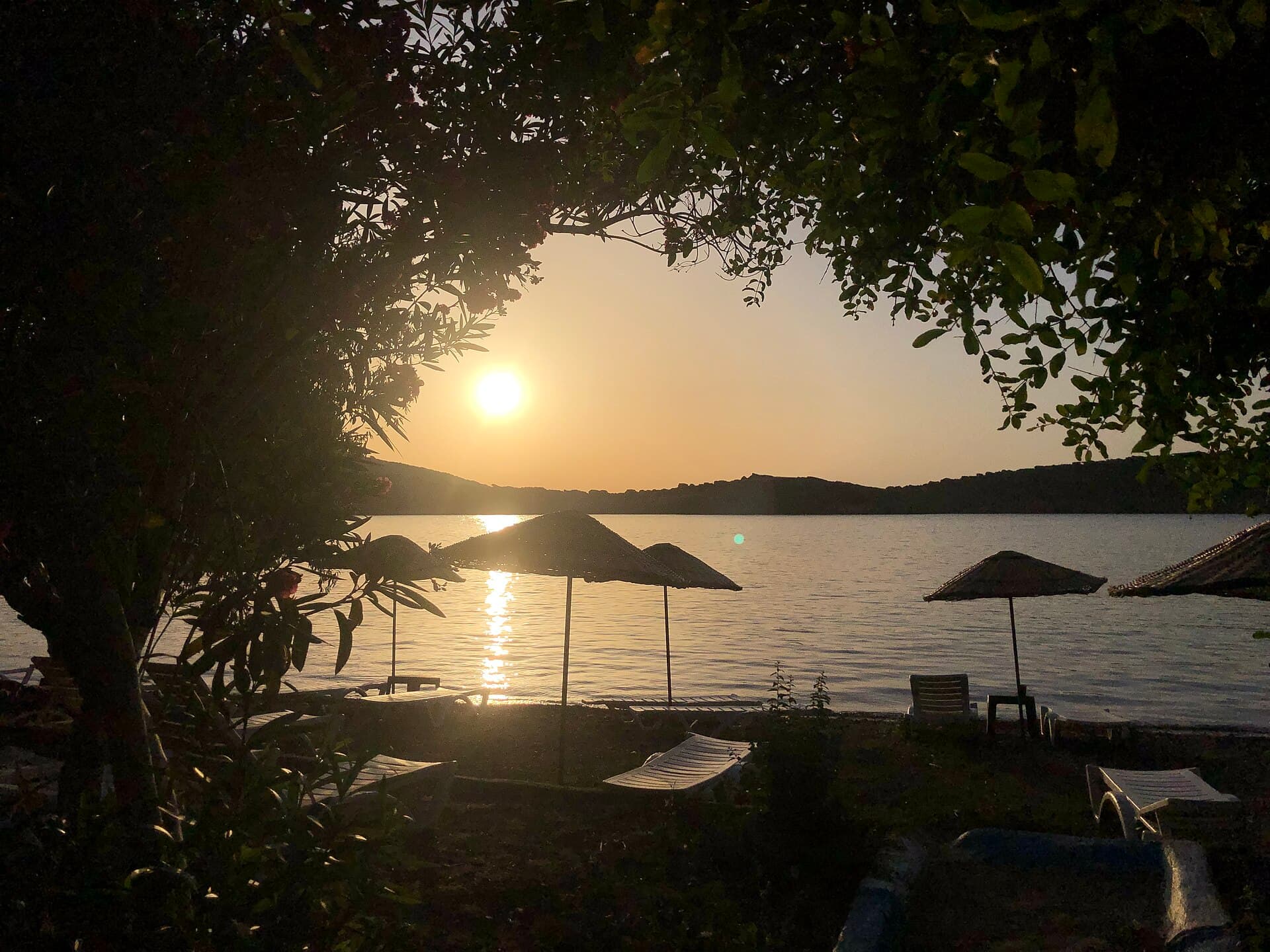 Foça'da gün batımı ve özel tekne turu atmosferi